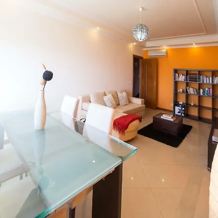 Apartment Feels Like Sunny Flat *
