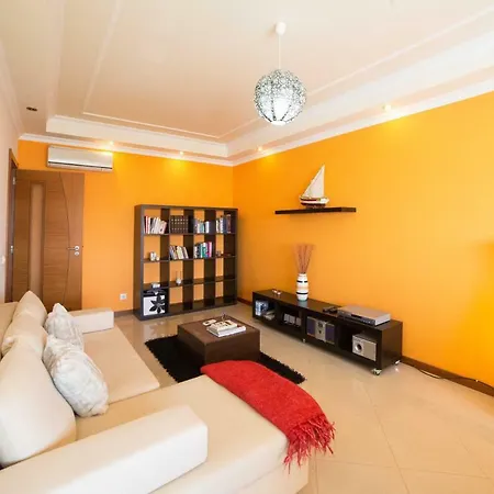 Feels Like Sunny Flat Apartment